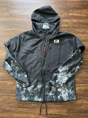 Nike International Rio de Janeiro Women’s Windrunner Lightweight Jacket
